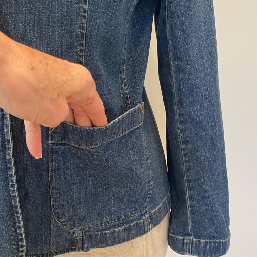 Talbots Womens Denim Blazer / Stretch Denim / Medium Stonewash/ Size 8 - Picture 4 of 10